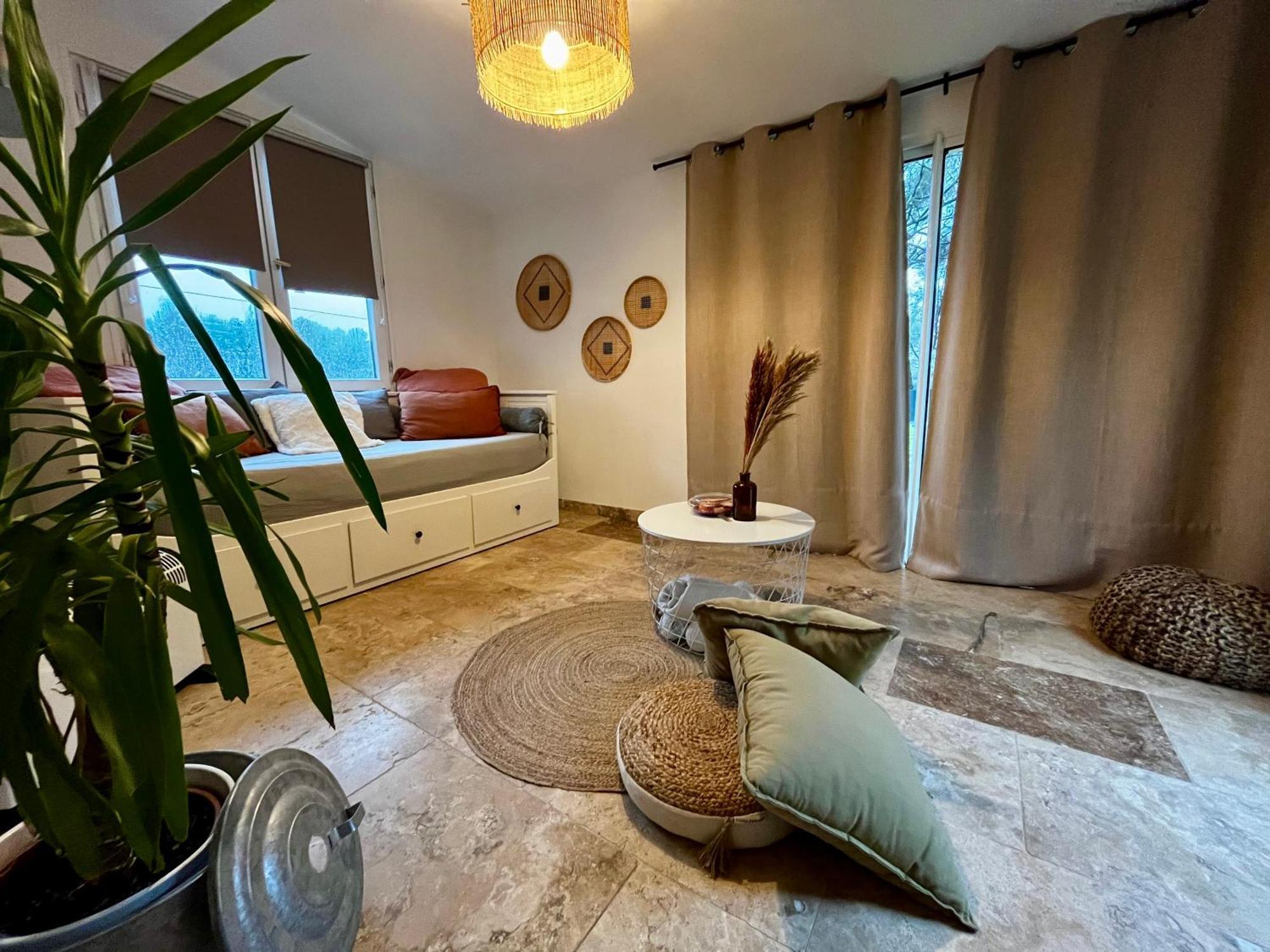 Maison Provencale Au Calme De La Campagne Avec Jacuzzi Aix-en-Provence Eksteriør bilde