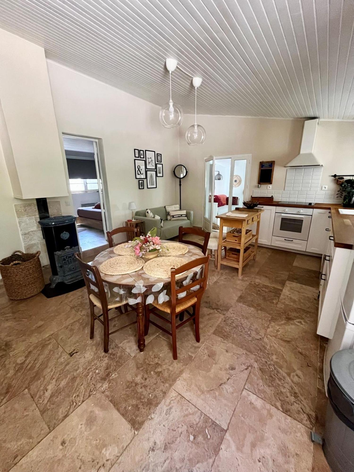 Maison Provencale Au Calme De La Campagne Avec Jacuzzi Aix-en-Provence Eksteriør bilde